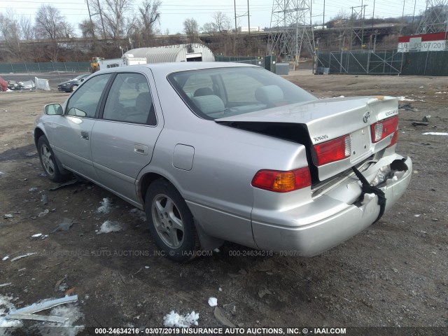 4T1BF22K51U959515 - 2001 TOYOTA CAMRY LE/XLE 银色 照片 3
