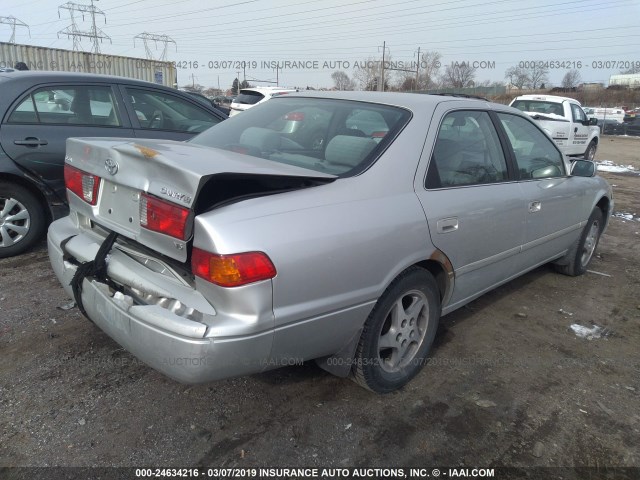 4T1BF22K51U959515 - 2001 TOYOTA CAMRY LE/XLE 银色 照片 4