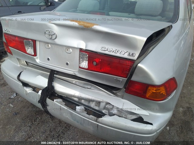 4T1BF22K51U959515 - 2001 TOYOTA CAMRY LE/XLE 银色 照片 6