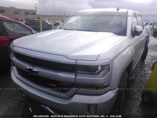 3GCUKREC9HG346493 - 2017 CHEVROLET SILVERADO K1500 LT SILVER photo 2