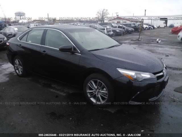 4T1BF1FK6HU381472 - 2017 TOYOTA CAMRY LE/XLE/SE/XSE შავი ფოტო 1