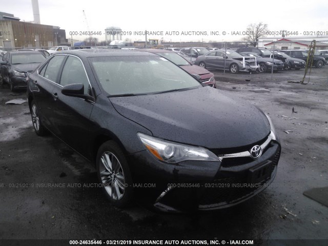 4T1BF1FK6HU381472 - 2017 TOYOTA CAMRY LE/XLE/SE/XSE შავი ფოტო 6