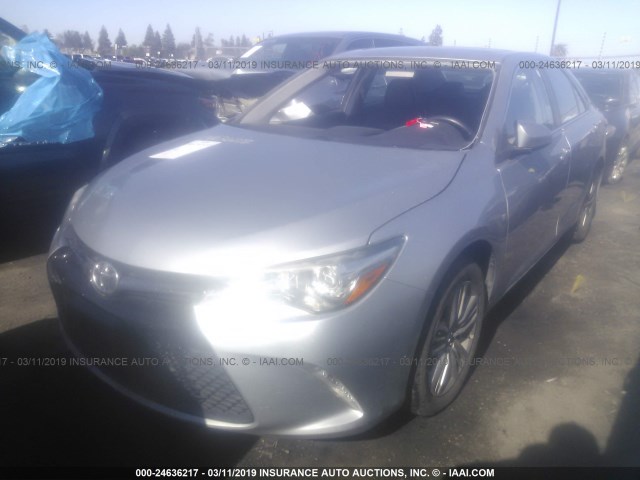 4T1BF1FK7GU522175 - 2016 TOYOTA CAMRY LE/XLE/SE/XSE 银色 照片 2