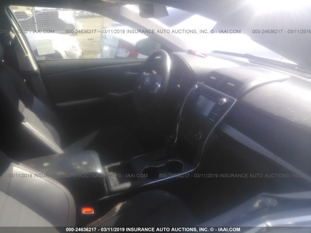 4T1BF1FK7GU522175 - 2016 TOYOTA CAMRY LE/XLE/SE/XSE 银色 照片 5