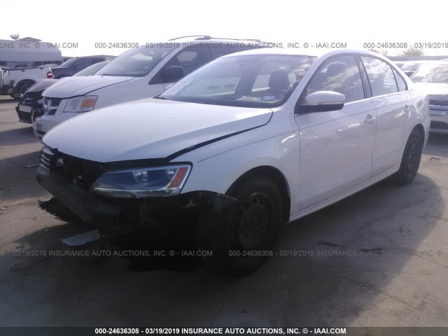 3VWDP7AJ2DM284048 - 2013 VOLKSWAGEN JETTA SE WHITE photo 2