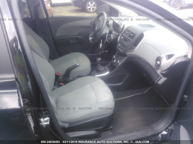 1G1JB6SH3G4180753 - 2016 CHEVROLET SONIC LS 黑色 照片 5