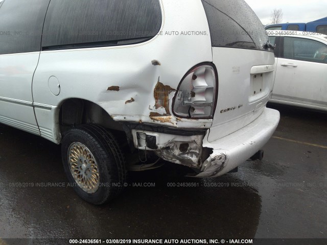 1C4GT64L5VB218931 - 1997 CHRYSLER TOWN & COUNTRY LXI WHITE photo 6