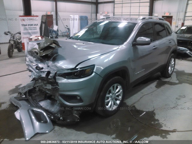 1C4PJMCXXKD113591 - 2019 JEEP CHEROKEE LATITUDE SILVER photo 2