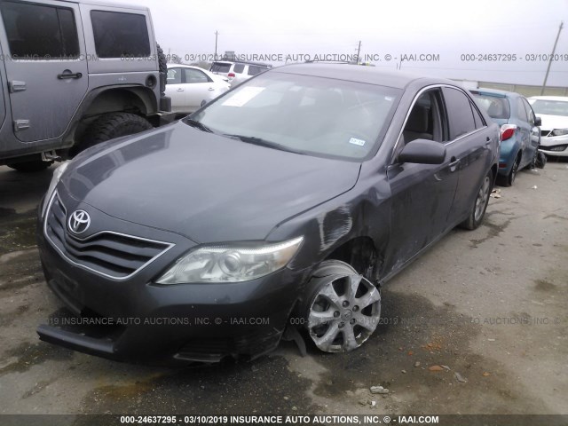 4T4BF3EK7BR211812 - 2011 TOYOTA CAMRY SE/LE/XLE 灰色 照片 2