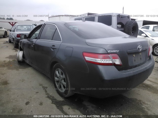 4T4BF3EK7BR211812 - 2011 TOYOTA CAMRY SE/LE/XLE 灰色 照片 3