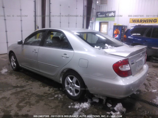 JTDBE32KX30190131 - 2003 TOYOTA CAMRY LE/XLE 银色 照片 3