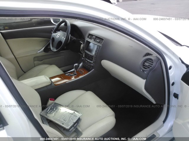 JTHBK262795104135 - 2009 LEXUS IS 250 WHITE photo 5