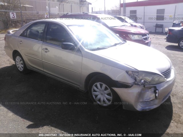 4T1BE32K25U511229 - 2005 TOYOTA CAMRY LE/XLE/SE GOLD photo 1