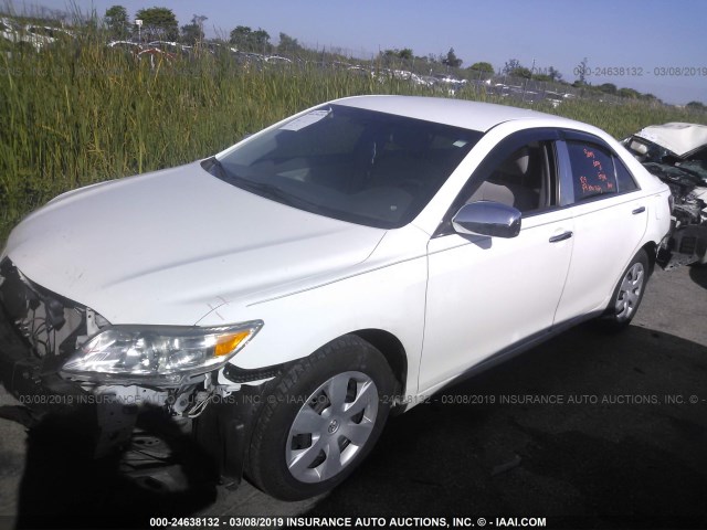 4T1BF3EK3BU711718 - 2011 TOYOTA CAMRY SE/LE/XLE 白色 照片 2
