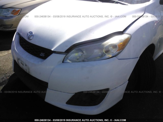 2T1KE40E09C012245 - 2009 TOYOTA COROLLA MATRIX S WHITE photo 6