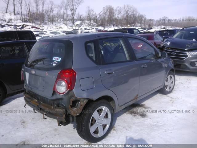 KL1TD66E49B662910 - 2009 CHEVROLET AVEO LS/LT GRAY photo 4