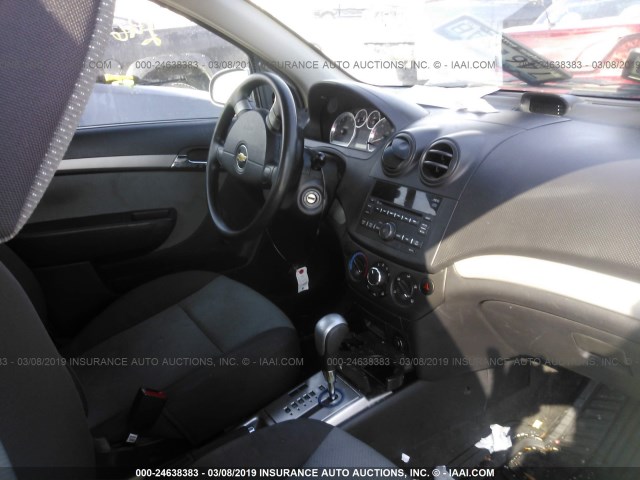 KL1TD66E49B662910 - 2009 CHEVROLET AVEO LS/LT GRAY photo 5