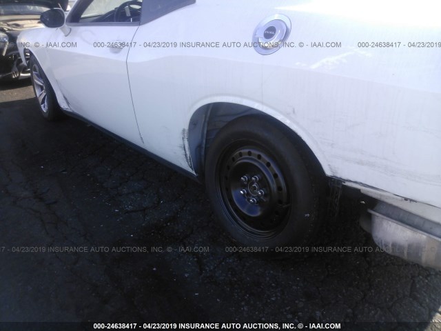 2C3CDZAG2GH107773 - 2016 DODGE CHALLENGER SXT WHITE photo 6