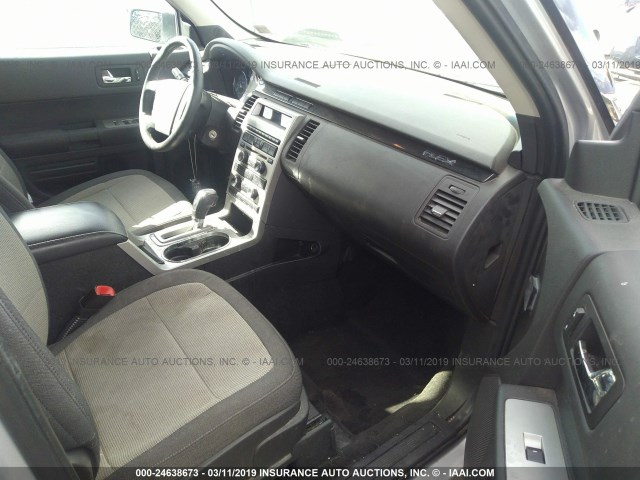 2FMGK5BC8BBD03621 - 2011 FORD FLEX SE SILVER photo 5