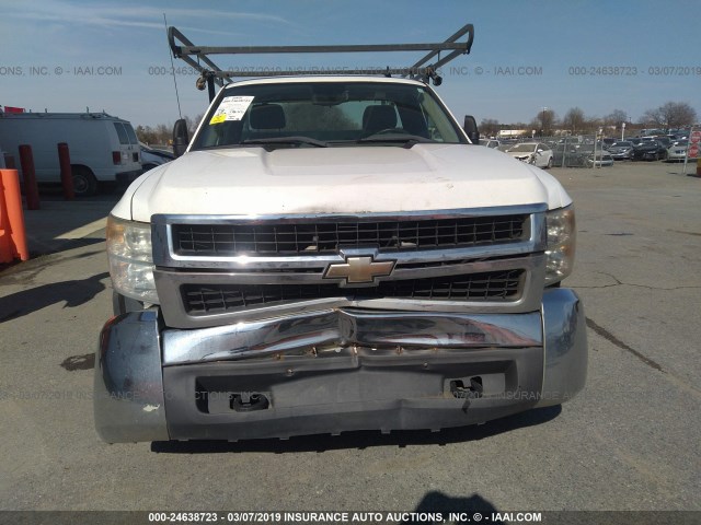 1GBHC24K08E108784 - 2008 CHEVROLET SILVERADO C2500 HEAVY DUTY WHITE photo 6