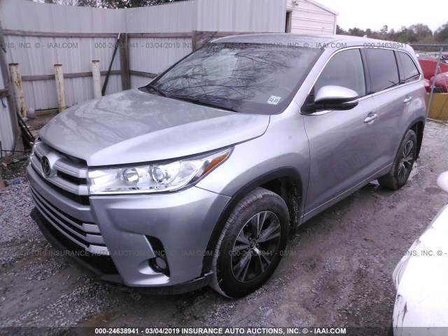 5TDBZRFH8JS814654 - 2018 TOYOTA HIGHLANDER LE/LE PLUS SILVER photo 2