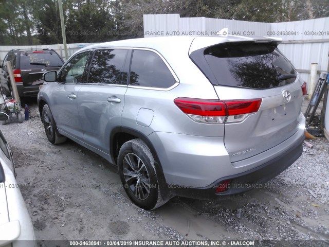 5TDBZRFH8JS814654 - 2018 TOYOTA HIGHLANDER LE/LE PLUS SILVER photo 3
