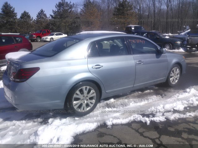 4T1BK36B78U269304 - 2008 TOYOTA AVALON XL/XLS/TOURING/LIMITED GRAY photo 4