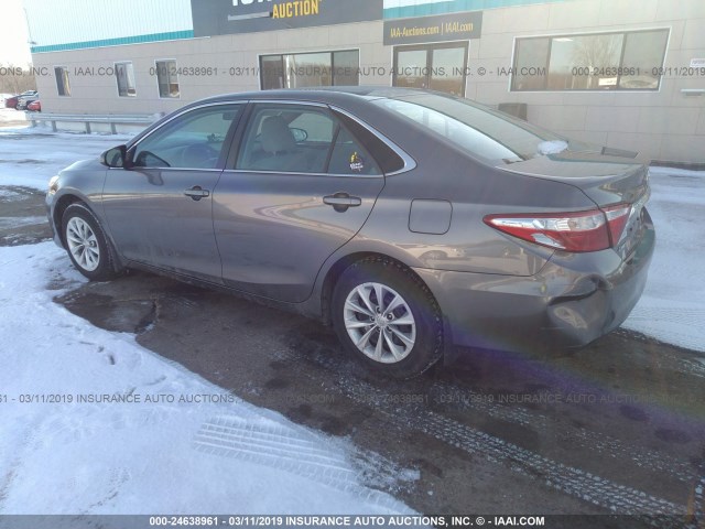 4T1BF1FK7GU999107 - 2016 TOYOTA CAMRY LE/XLE/SE/XSE GRAY photo 3