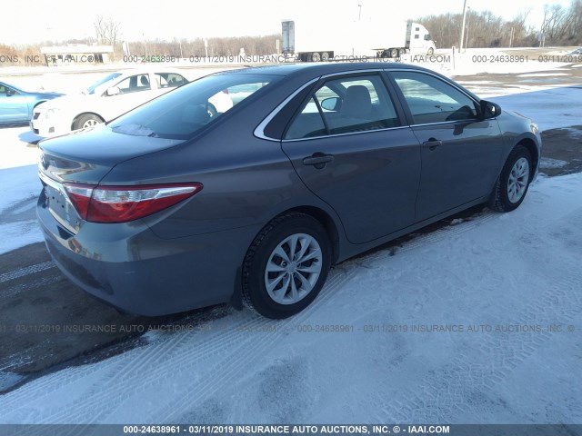 4T1BF1FK7GU999107 - 2016 TOYOTA CAMRY LE/XLE/SE/XSE GRAY photo 4