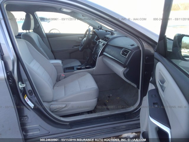 4T1BF1FK7GU999107 - 2016 TOYOTA CAMRY LE/XLE/SE/XSE GRAY photo 5