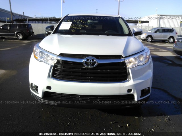 5TDBKRFH5GS261815 - 2016 TOYOTA HIGHLANDER LE/LE PLUS WHITE photo 6