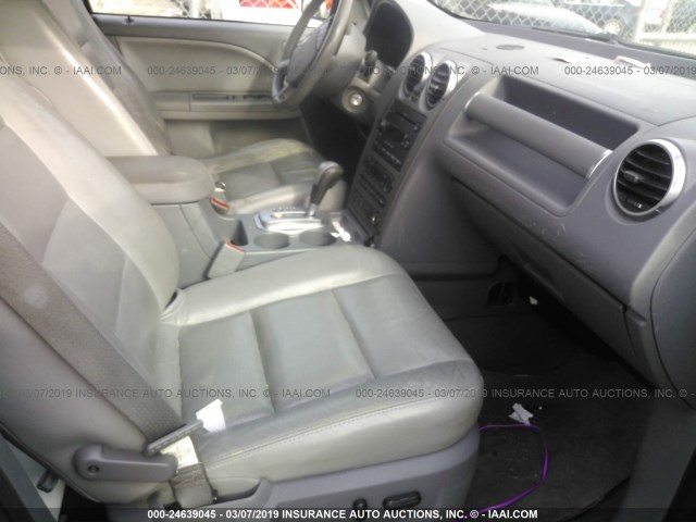 1FMDK02146GA12097 - 2006 FORD FREESTYLE SEL GRAY photo 5