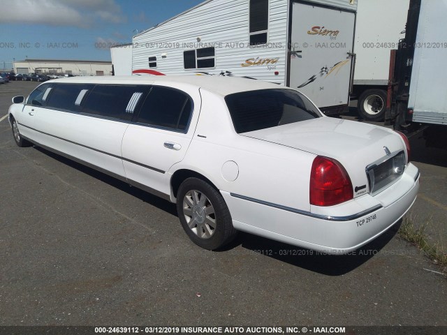 1L1FM81W43Y600572 - 2003 LINCOLN TOWN CAR EXECUTIVE WHITE photo 3