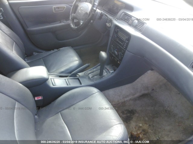 4T1BG22K0YU940720 - 2000 TOYOTA CAMRY CE/LE/XLE 黑色 照片 5
