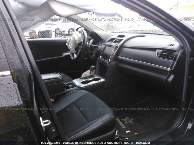4T1BF1FKXEU408457 - 2014 TOYOTA CAMRY L/SE/LE/XLE 黑色 照片 5