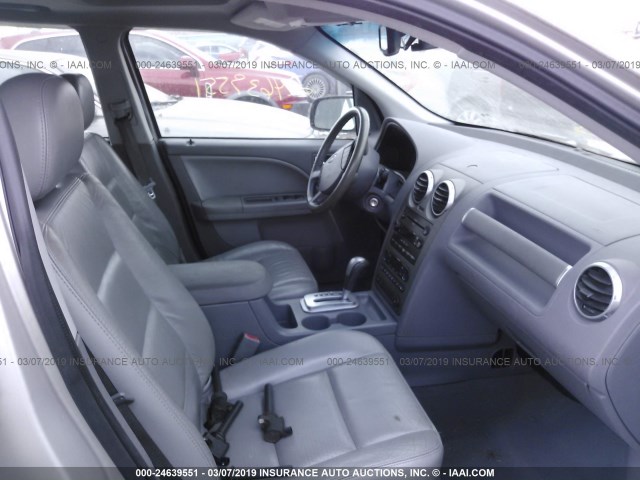 1FMZK02136GA39149 - 2006 FORD FREESTYLE SEL SILVER photo 5