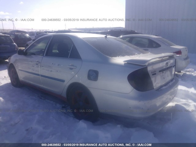4T1BE32K12U626805 - 2002 TOYOTA CAMRY LE/XLE/SE SILVER photo 3
