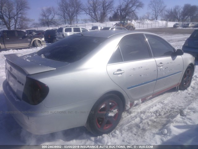 4T1BE32K12U626805 - 2002 TOYOTA CAMRY LE/XLE/SE SILVER photo 4