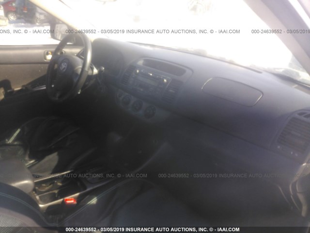 4T1BE32K12U626805 - 2002 TOYOTA CAMRY LE/XLE/SE SILVER photo 5