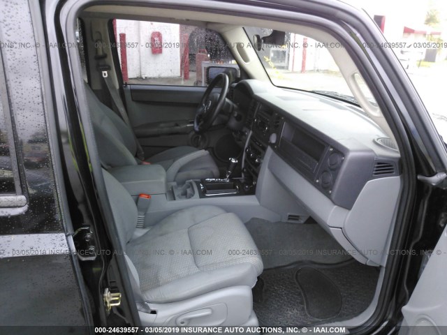 1J8HH48P47C614085 - 2007 JEEP COMMANDER შავი ფოტო 5