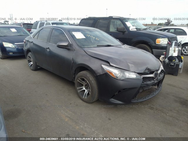 4T1BF1FK1FU013973 - 2015 TOYOTA CAMRY LE/XLE/SE/XSE GRAY photo 1