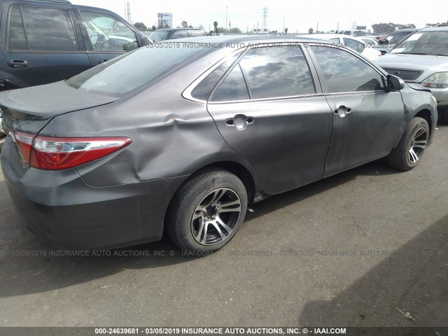 4T1BF1FK1FU013973 - 2015 TOYOTA CAMRY LE/XLE/SE/XSE GRAY photo 4