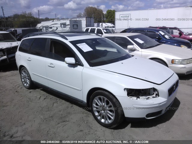 YV1MW682452085603 - 2005 VOLVO V50 T5 WHITE photo 1