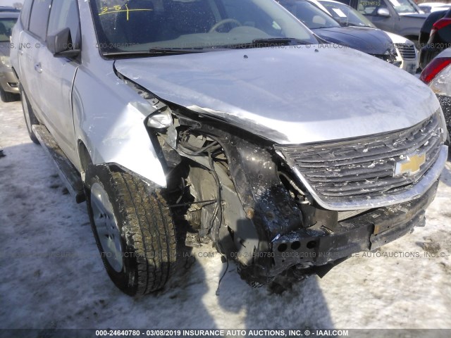 1GNKRFKDXDJ153364 - 2013 CHEVROLET TRAVERSE LS SILVER photo 6