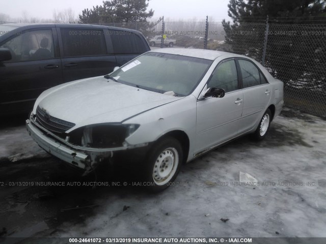 JTDBE32KX40249714 - 2004 TOYOTA CAMRY LE/XLE Күміс фото 2