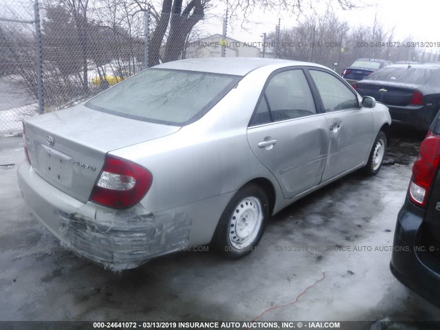JTDBE32KX40249714 - 2004 TOYOTA CAMRY LE/XLE Күміс фото 4