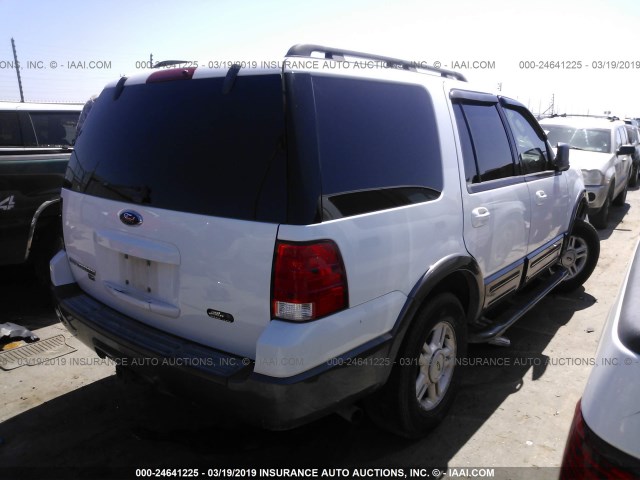 1FMPU15585LB10163 - 2005 FORD EXPEDITION XLT WHITE photo 4
