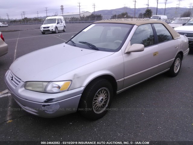 4T1BG22K6WU238530 - 1998 TOYOTA CAMRY CE/LE/XLE GOLD photo 2