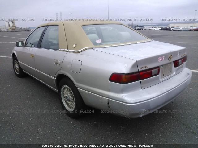 4T1BG22K6WU238530 - 1998 TOYOTA CAMRY CE/LE/XLE GOLD photo 3