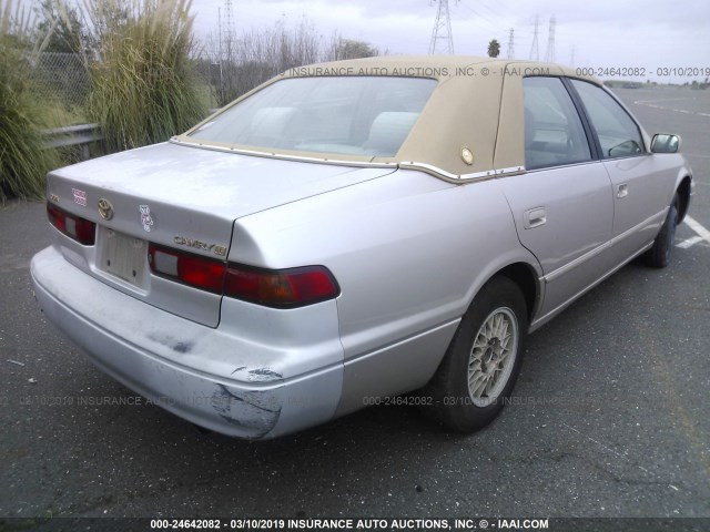 4T1BG22K6WU238530 - 1998 TOYOTA CAMRY CE/LE/XLE GOLD photo 4